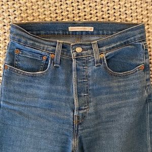 Levi’s Ribcage Straight Ankle jeans. Size 27.